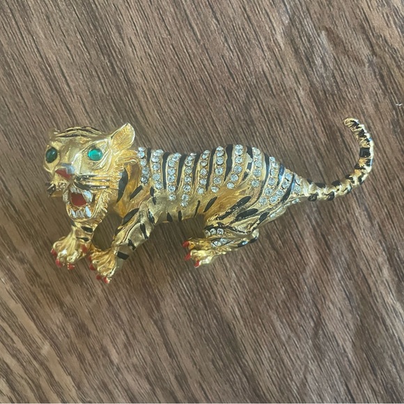 Vintage Gold & rhinestone Tiger Pin - Picture 4 of 5